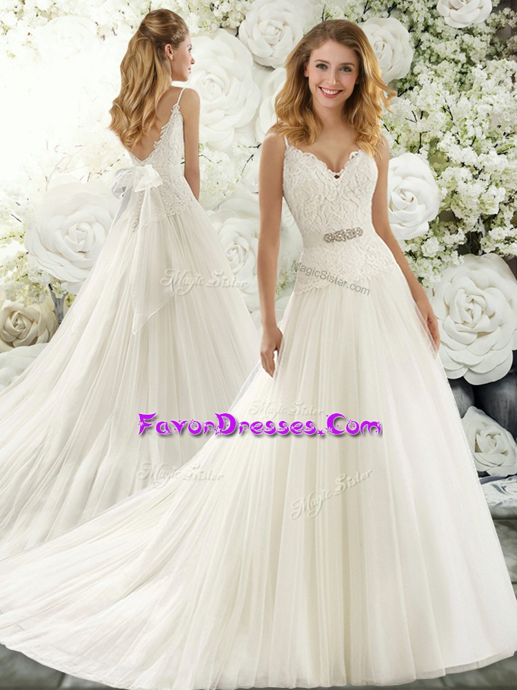 Hot Selling White Sleeveless Tulle Brush Train Clasp Handle Wedding Dress for Wedding Party