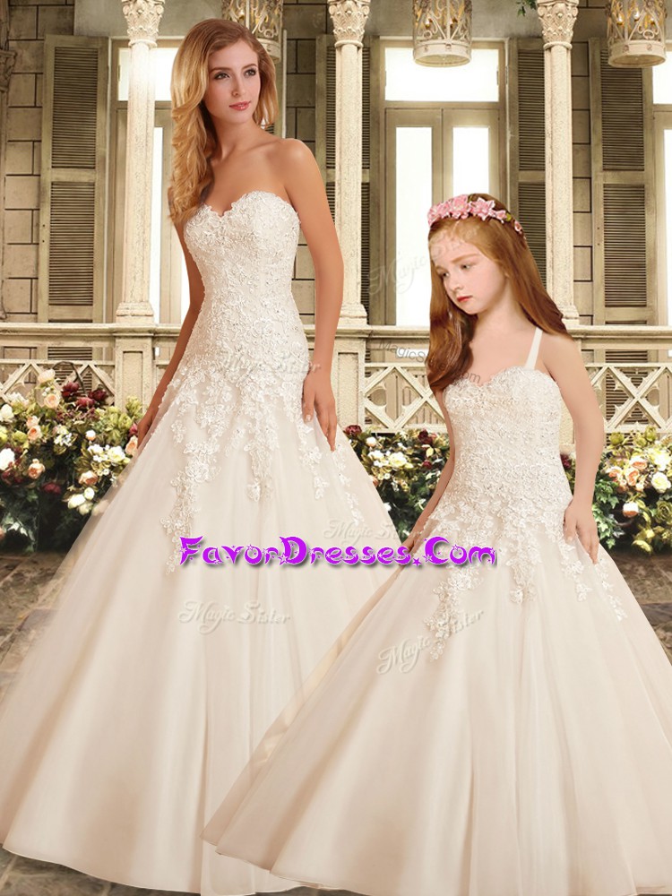 Sweet Sleeveless Appliques and Embroidery Clasp Handle Sweet 16 Dresses with White Sweep Train