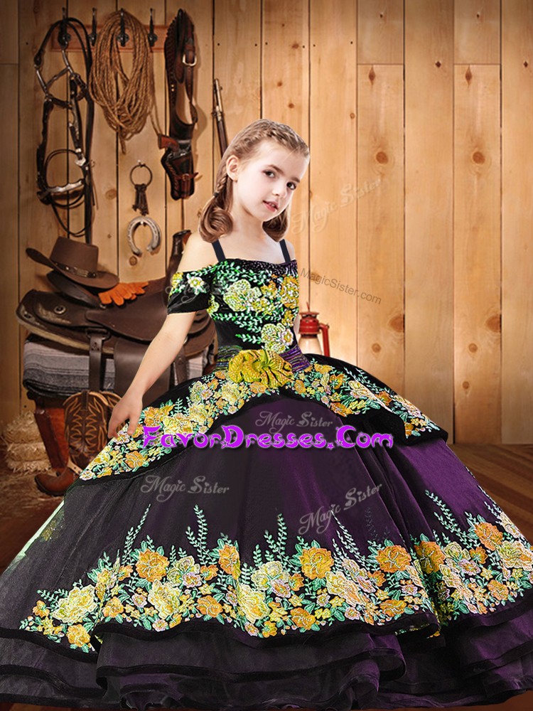 Modern Brush Train Ball Gowns Little Girl Pageant Dress Black Off The Shoulder Organza Short Sleeves Lace Up