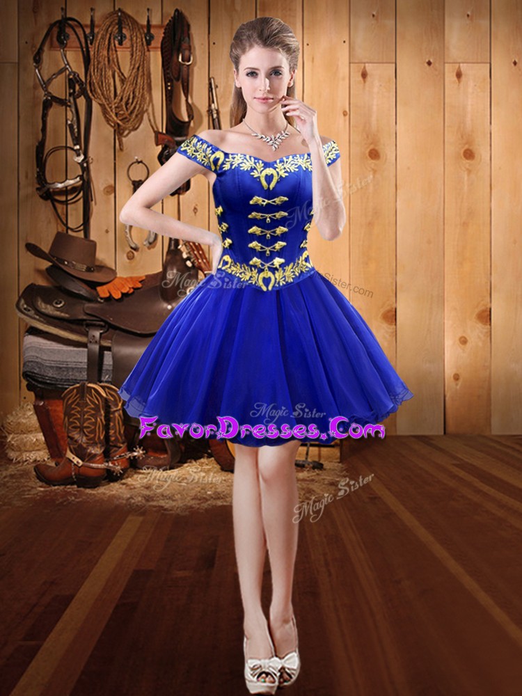 Charming Organza Off The Shoulder Sleeveless Lace Up Embroidery Homecoming Gowns in Royal Blue