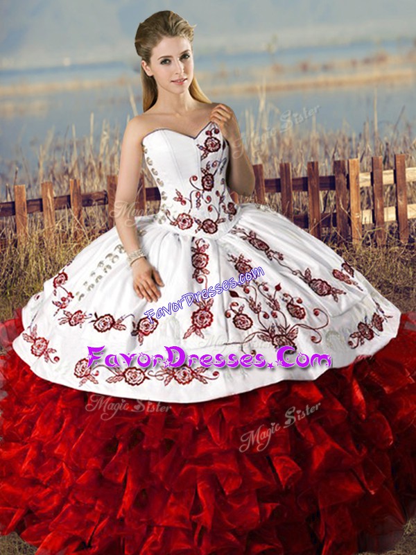 Fitting Floor Length Lace Up Quinceanera Gowns White And Red for Sweet 16 and Quinceanera with Embroidery and Ruffles