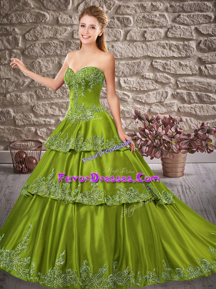  Sweetheart Sleeveless Quince Ball Gowns Brush Train Appliques Olive Green Satin