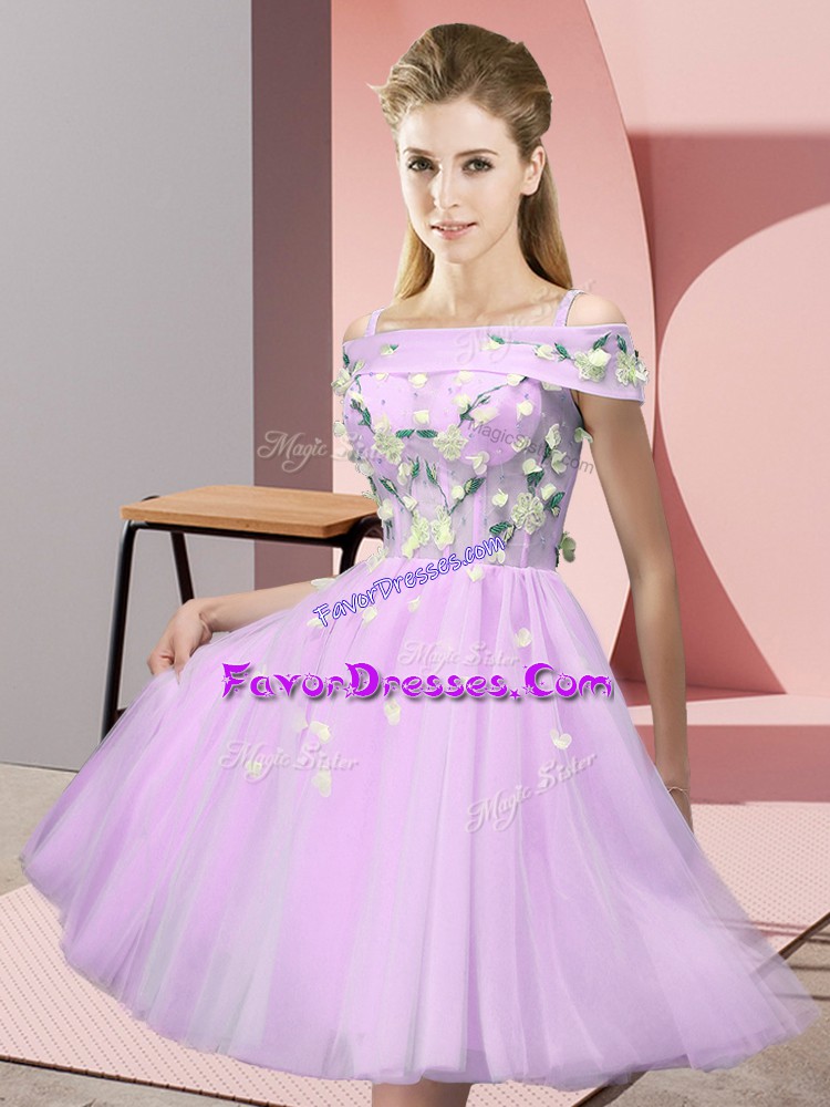  Off The Shoulder Short Sleeves Bridesmaid Gown Knee Length Appliques Lilac Tulle