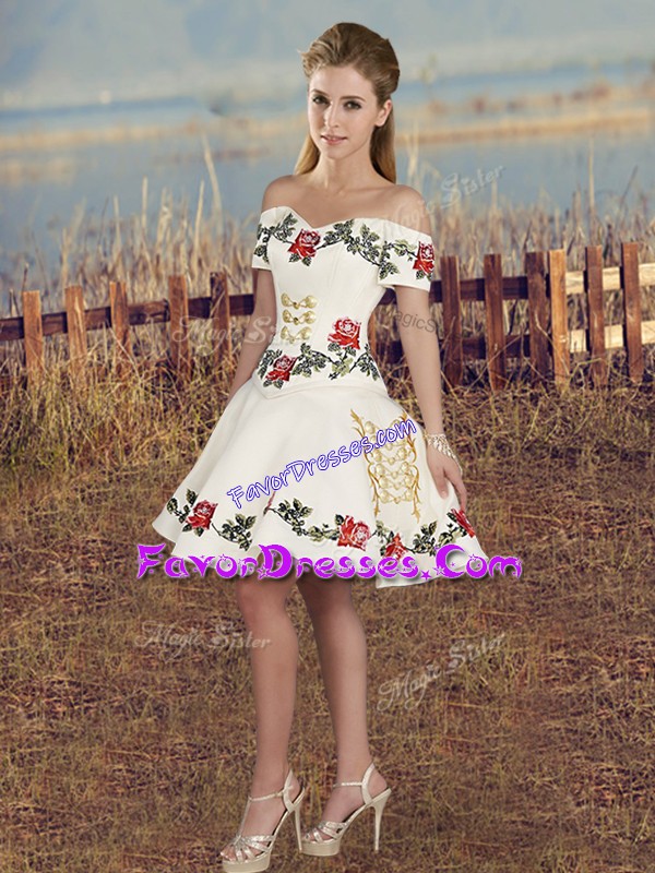 Wonderful Satin Sleeveless Mini Length Prom Dresses and Embroidery