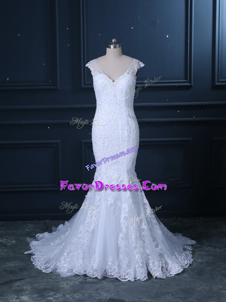 Smart Sleeveless Brush Train Clasp Handle Beading and Lace Bridal Gown
