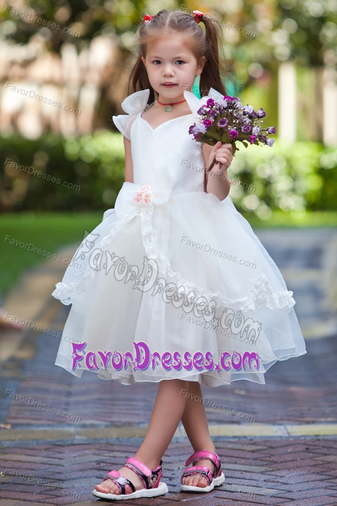 V-neck Child Dresses with Hand Made Flowers in Taffeta and Organza