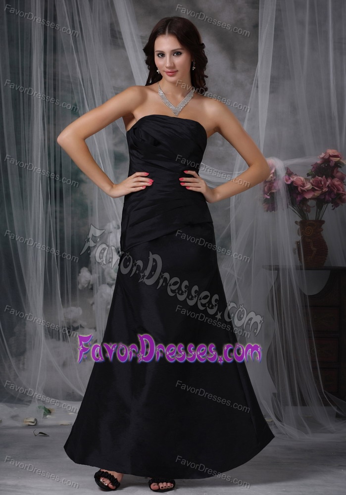 Voguish Black Strapless Ankle-length Maid of Honor Dress in Satin