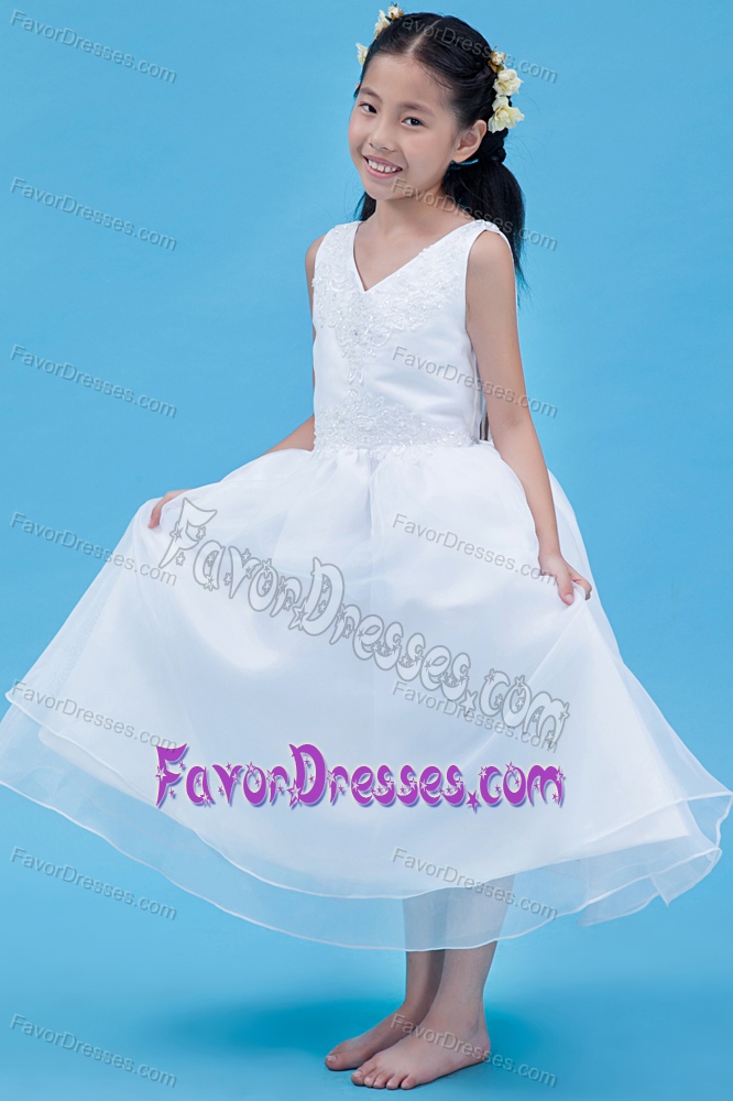 V-neck Organza Cheap Toddler Flower Girl Dress with Appliques in White