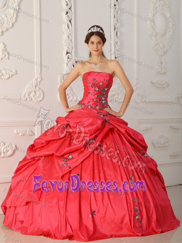 Brand New Red Ball Gown Quinceanera Dresses in Taffeta with Appliques