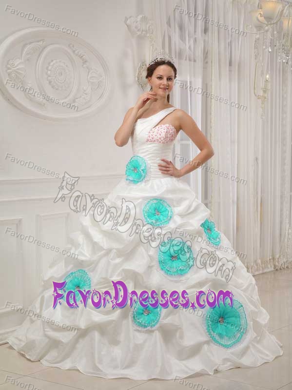 One Shoulder Quinces Dresses with Beading and Handle Flowers in White