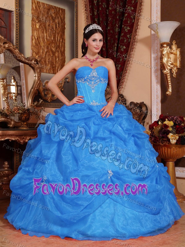 Multi-tiered Blue Sweetheart Dresses for a Quince in Organza with Beading
