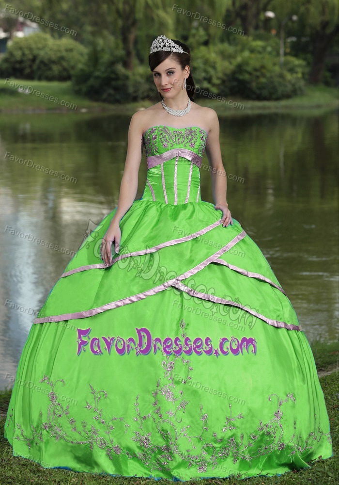 Fitted Taffeta and Satin Embroidery Quinceanera Gown Dresses in Green