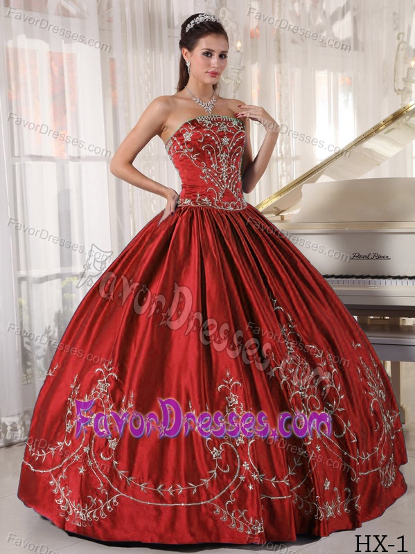 Poised Ball Gown Quinceanera Dresses in Satin with Embroidery