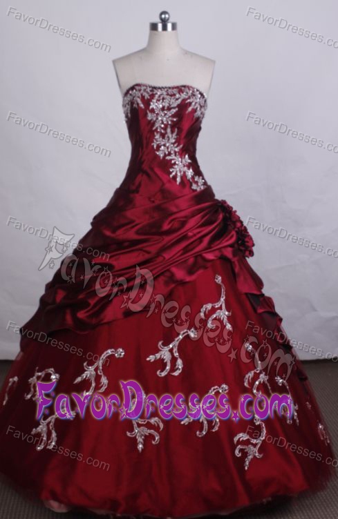 Exquisite Ball Gown Strapless Red Taffeta Quinceanera Dresses with Appliques