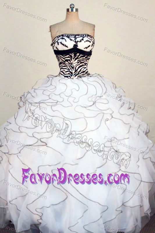 Exquisite Ball Gown Strapless White Organza Quinceanera Dress with Appliques