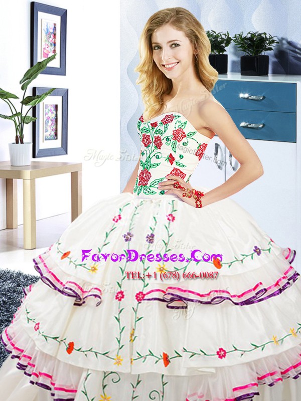  White Sweetheart Lace Up Embroidery and Ruffled Layers Sweet 16 Dresses Sleeveless