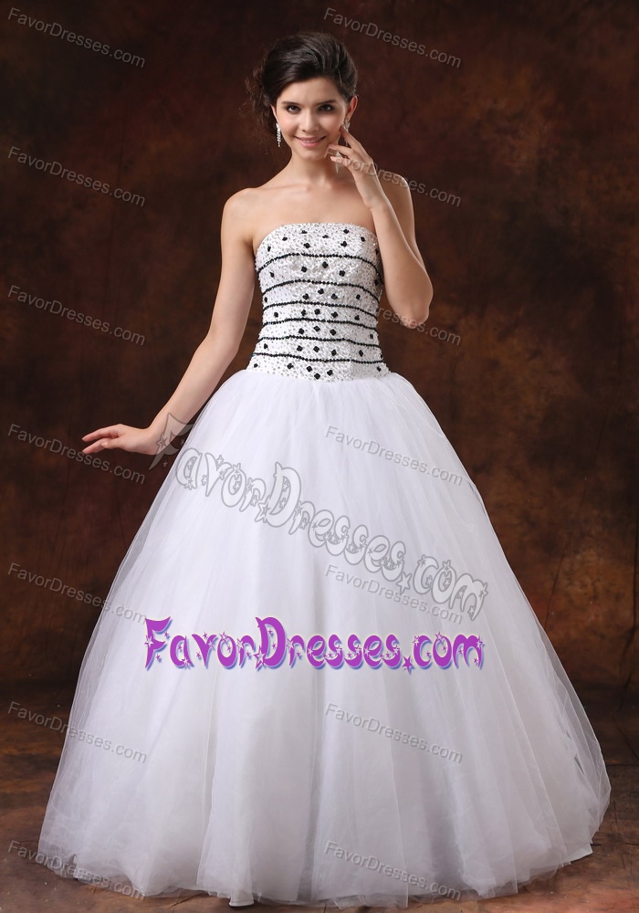 Wholesale Strapless White Tulle Prom Gown Dress with Beading for Spring