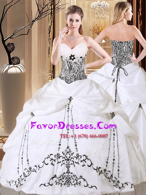  White Sweetheart Neckline Embroidery and Pick Ups Quince Ball Gowns Sleeveless Lace Up