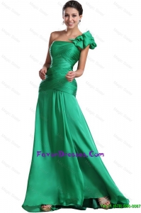 Discount Gorgeous Brush Train Ruched Green Prom Dresses with One Shoulder