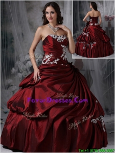 2016 Exquisite Strapless Burgundy Quinceanera Gowns with Appliques