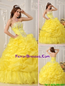 Pretty Yellow Quinceanera Dresses with Beading and Ruffles
