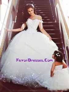 Sophisticated Off the Shoulder Luxurious Wedding Dresses with Bowknot and Romantic Strapless Flower Girl Dress with Bowk