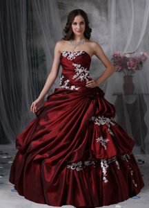 Burgundy Ball Gown Strapless Cheap Dresses for Quinceanera in Taffeta