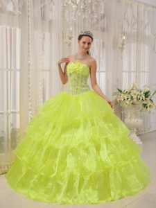 Dressy Yellow Ball Gown Strapless Quince Dresses in Taffeta and Organza
