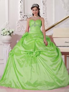 Luxurious Spring Green Sweetheart Beading Quinceanera Gowns in Taffeta