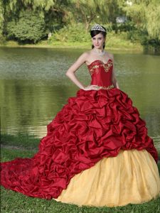 Important Wine Red Quinces Dress with Applique and Pick-up
