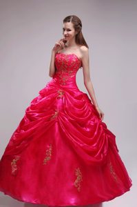 Exquisite Red Quinceaneras Dresses in Organza with Appliques
