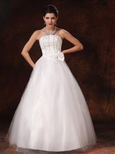 Strapless Long Ball Gown Tulle Wedding Dress with Beading and Bowknot