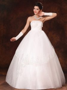 New Baby Pink Strapless Ball Gown Wedding Dress with Appliques and Flowers