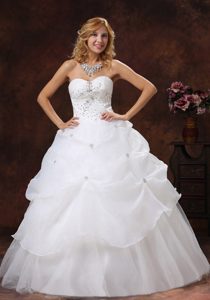 Sweetheart Ball Gown White Organza Wedding Dress with Beading and Pick-ups