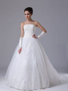 Strapless Court Train Organza White Wedding Dress with Appliques for Summer
