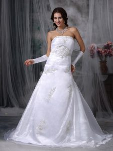 2013 Perfect Strapless White Organza Wedding Dress with Appliques
