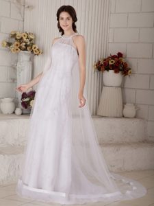Wonderful High-neck Tulle Wedding Dress with Appliques for Cheap