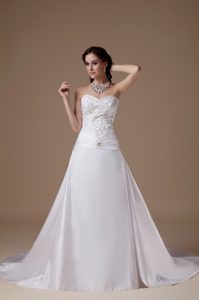 Popular Sweetheart Satin Embroidery Wedding Dress with Court Train