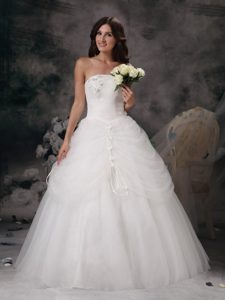 Remarkable Strapless Tulle Wedding Dress with Hand Made Flowers