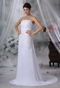 Strapless Court Train Chiffon Wedding Dress with Lace Decorate Bodice