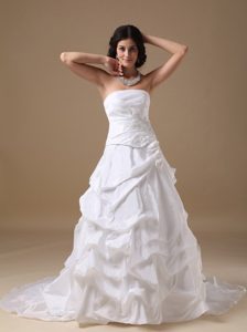 Elegant Strapless Court Train Taffeta Wedding Dress with Appliques