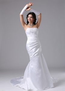 Romantic Column Strapless Lace Wedding Dress with Decorate