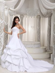 Classical Strapless Court Train Taffeta Wedding Dress with Appliques