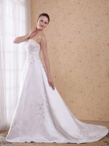 White Strapless Embroidery Satin Wedding Dress with Count Train