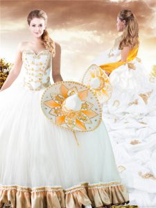 Stylish White Ball Gowns Beading and Appliques Ball Gown Prom Dress Lace Up Organza Sleeveless