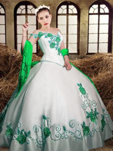 Custom Designed White 15 Quinceanera Dress Military Ball and Sweet 16 and Quinceanera with Embroidery Sweetheart Sleevel