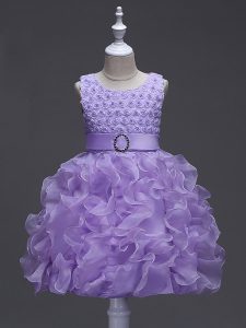 Beautiful Knee Length Lace Up Pageant Gowns For Girls Lavender for Wedding Party with Ruffles and Belt