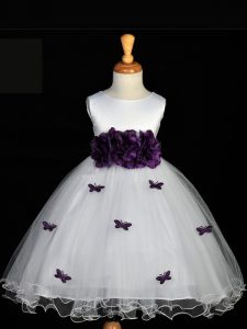 Latest Knee Length Zipper Little Girls Pageant Gowns White for Wedding Party with Appliques and Bowknot and Hand Made Fl