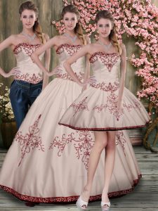 Sweet White Lace Up Vestidos de Quinceanera Embroidery Sleeveless Floor Length