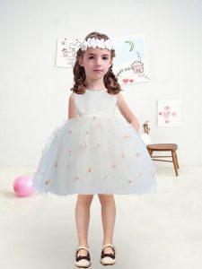 Flirting White Sleeveless Appliques and Belt Knee Length Toddler Flower Girl Dress